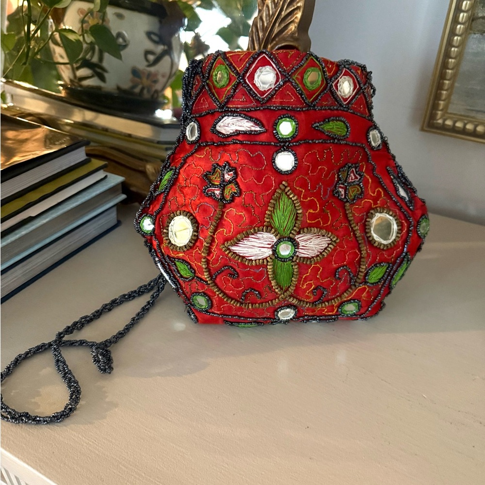 Vintage Embroidered Red Beaded Evening Bag - Elegant Floral Motif